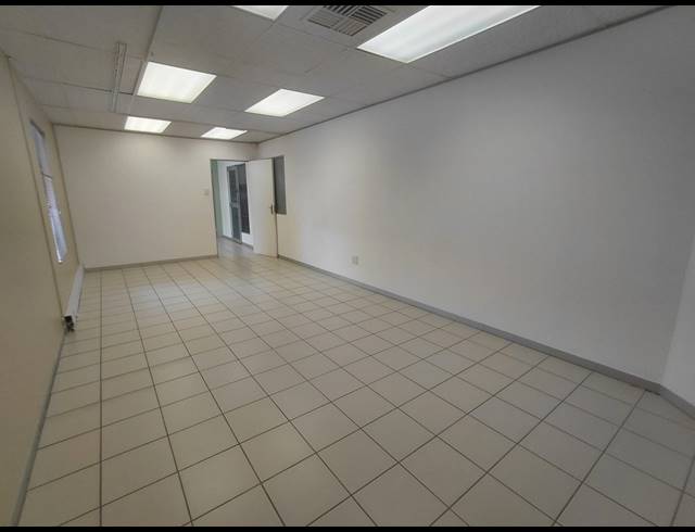 51M² OFFICE TO LET IN FOURWAYS